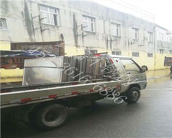 一早老司机又拉着一车西安不锈钢水箱，开车了......