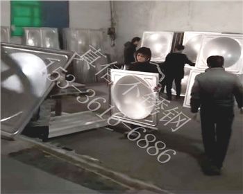 中建八局材料紧张备货中，组合式不锈钢水箱又走一车。