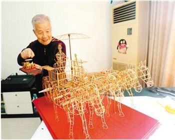 好厉害，800多根竹条复活铜车马，真信不锈钢水箱小编也想学